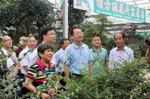 与摊位老板交换